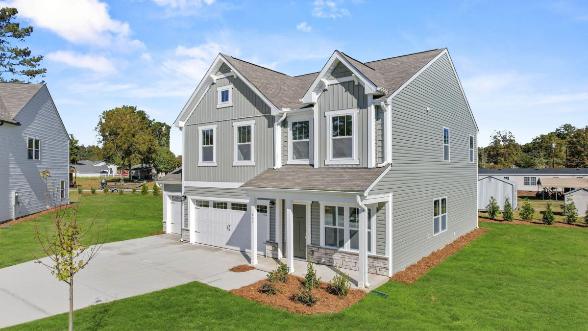 402 Cliff Ct Benson, NC 27504