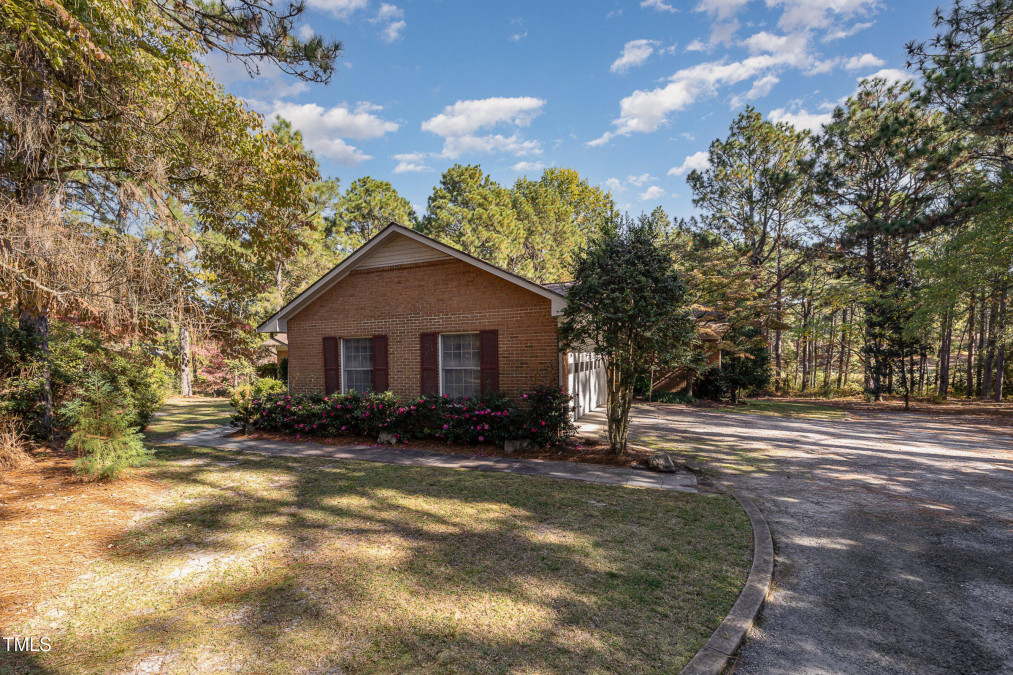 9 Highland Dr Whispering Pines, NC 28327