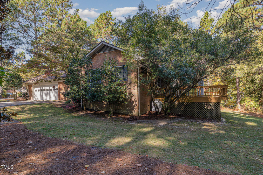 9 Highland Dr Whispering Pines, NC 28327