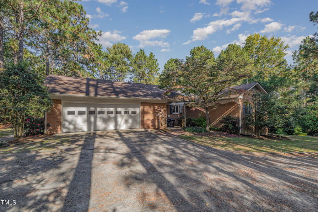 9 Highland Dr Whispering Pines, NC 28327