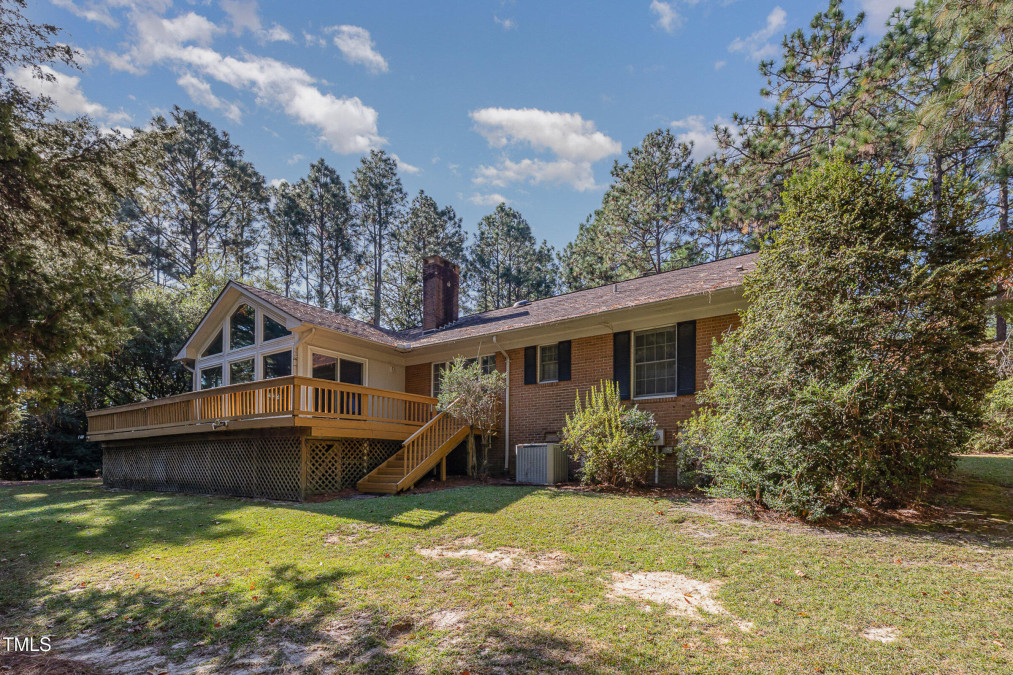 9 Highland Dr Whispering Pines, NC 28327