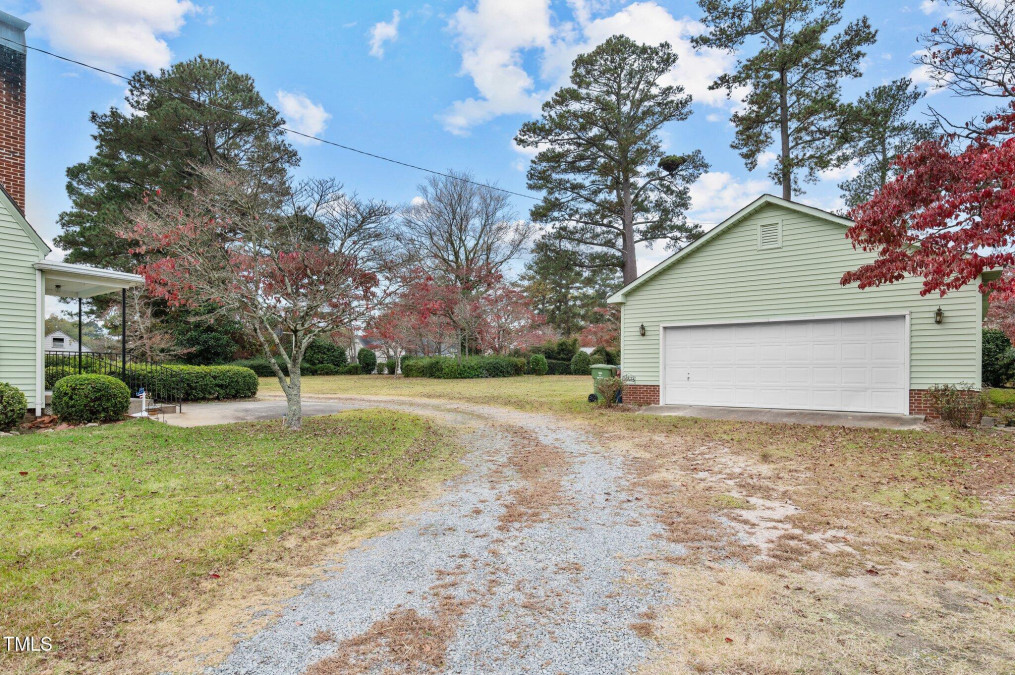 203 3rd St Pinetops, NC 27864