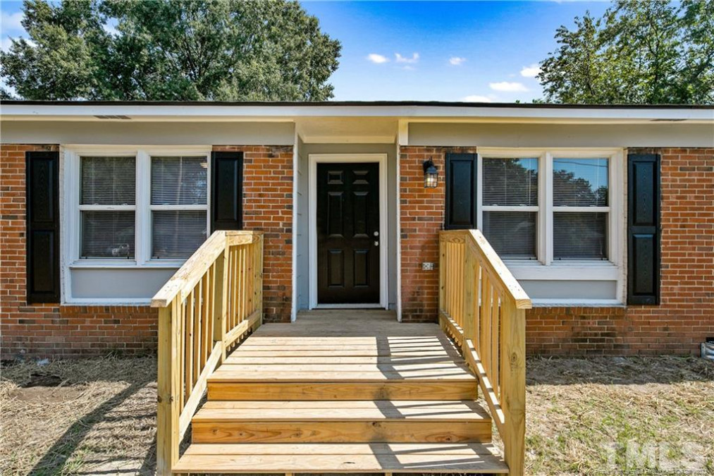 1083 Strickland Bridge Rd, Fayetteville, NC 28304 Raleigh Realty