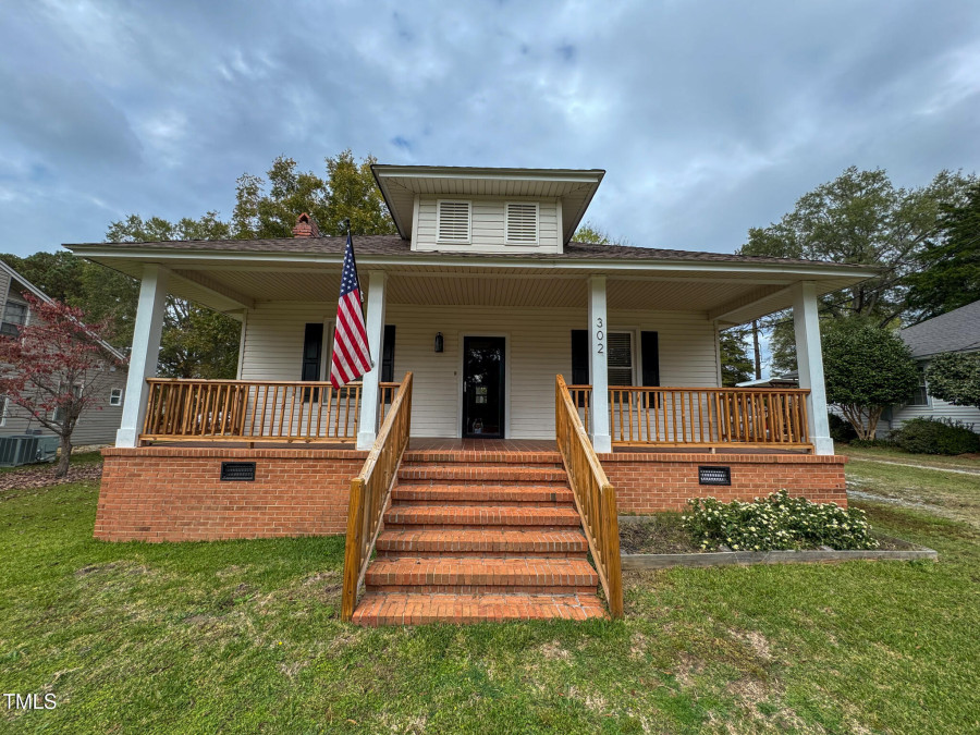 302 D St Erwin, NC 28339