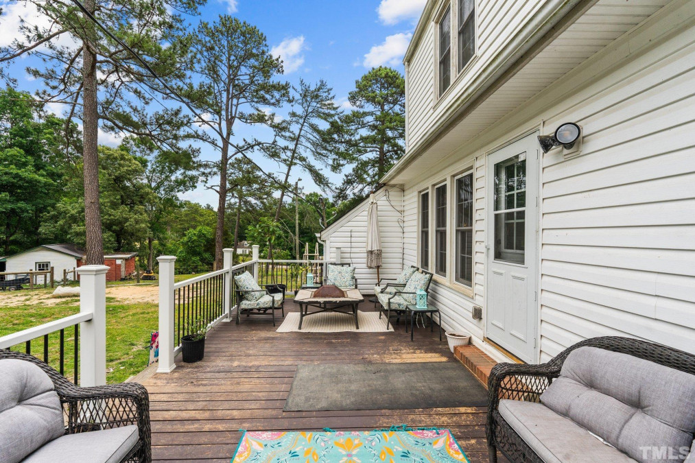 812 Manor Hills Rd Lillington, NC 27546