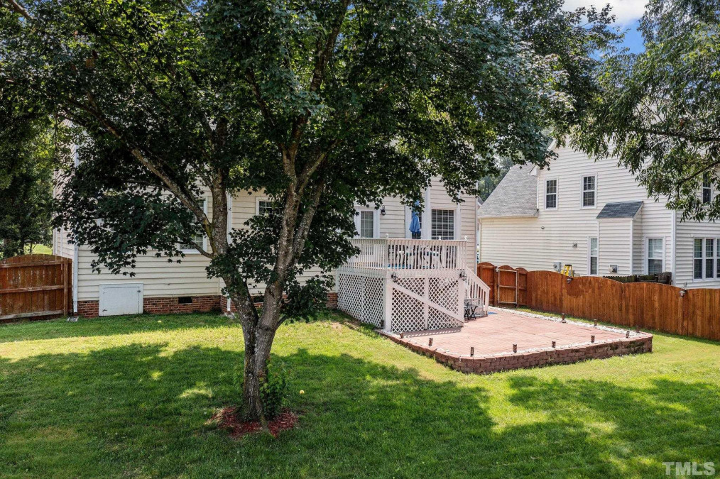 104 Summerglow Ct Cary, NC 27513