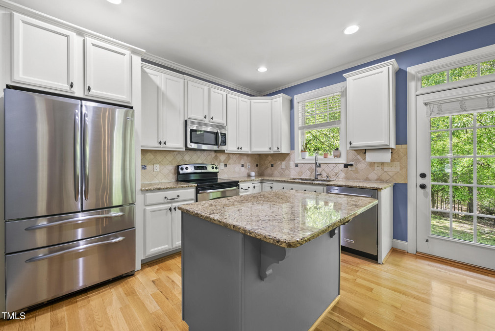 301 Marsh Landing Dr Holly Springs, NC 27540