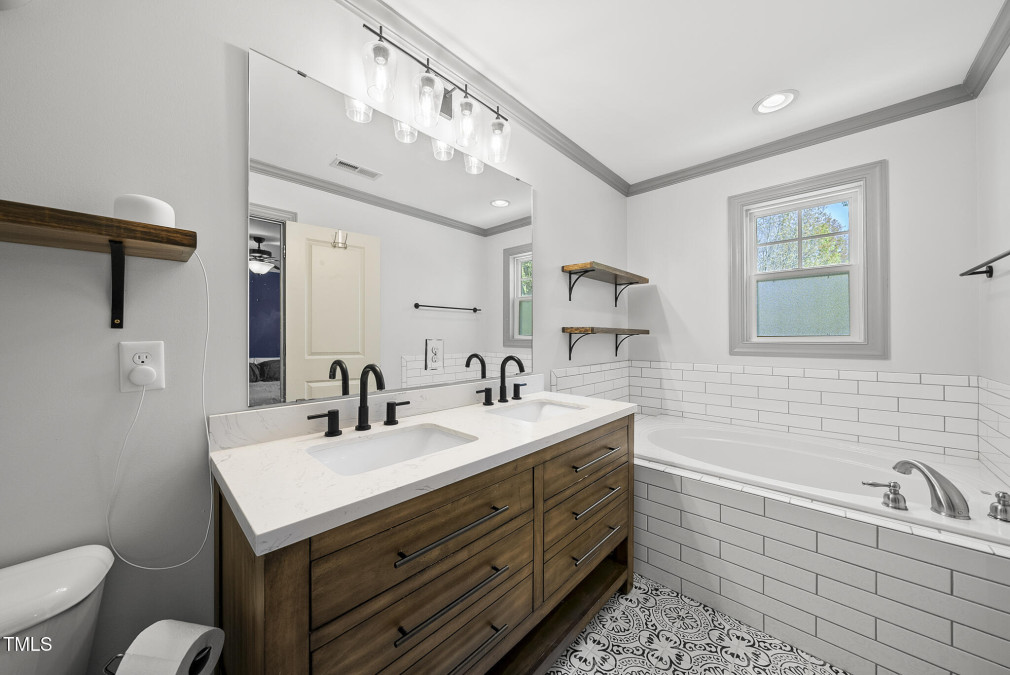 301 Marsh Landing Dr Holly Springs, NC 27540