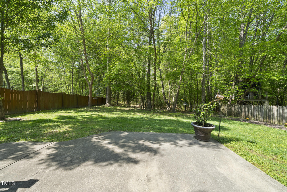 301 Marsh Landing Dr Holly Springs, NC 27540