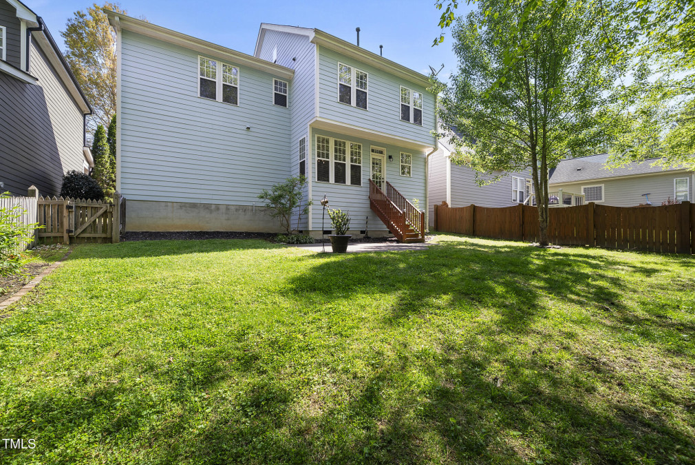 301 Marsh Landing Dr Holly Springs, NC 27540