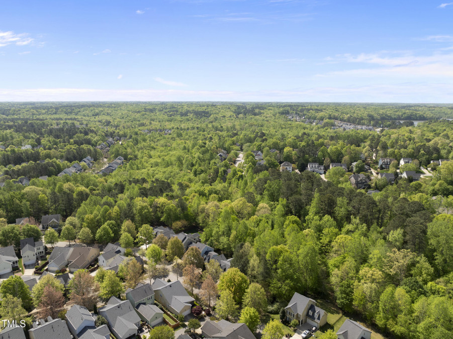 301 Marsh Landing Dr Holly Springs, NC 27540