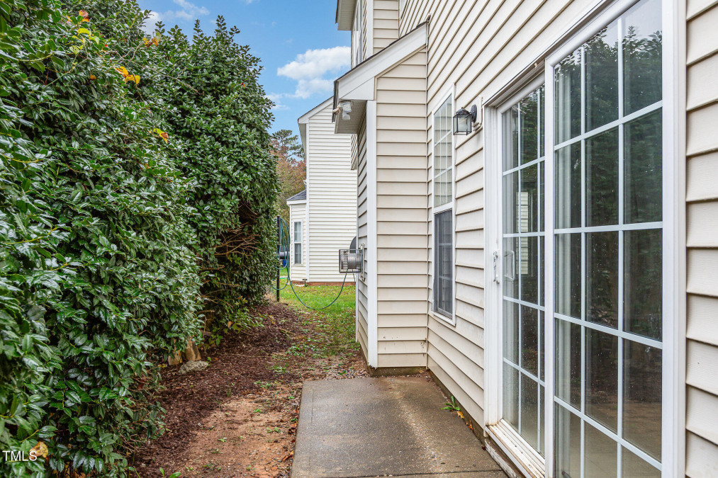 2124 Star Sapphire Dr Raleigh, NC 27610