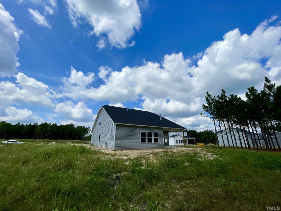 29 Beacon Hill Rd Lillington, NC 27546