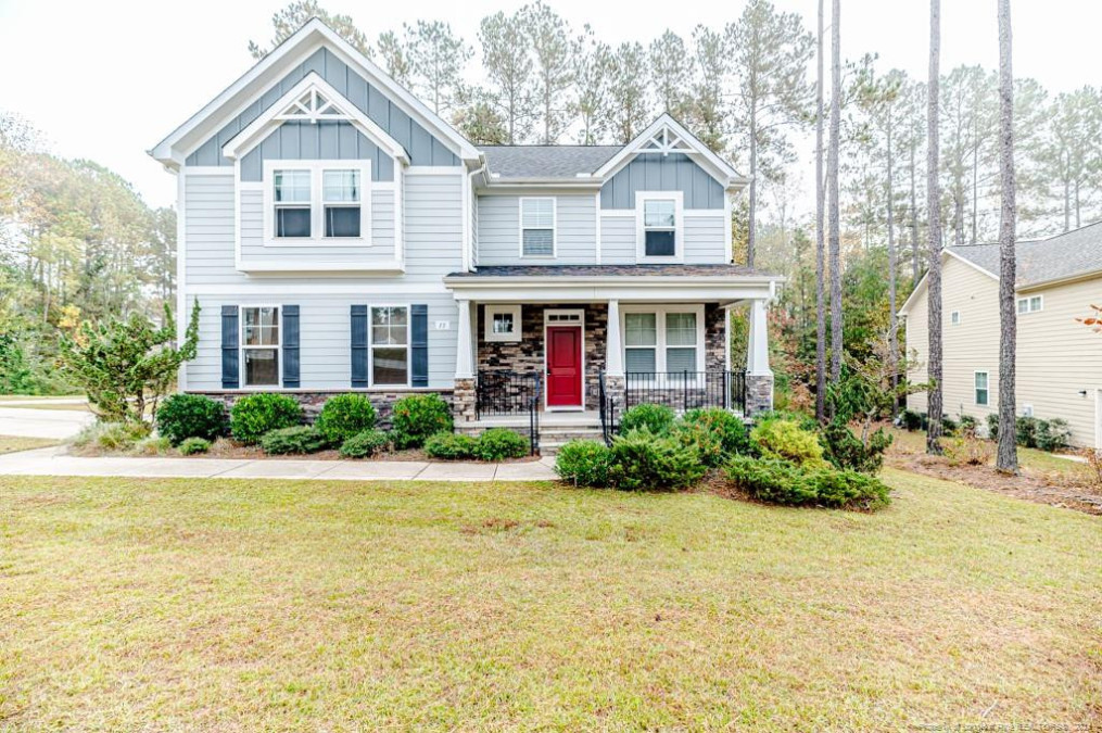 15 Waterside Cir Spring Lake, NC 28390