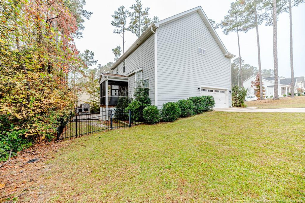 15 Waterside Cir Spring Lake, NC 28390