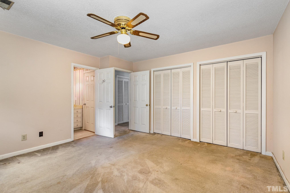 2415 Wimbledon Cir Burlington, NC 27215