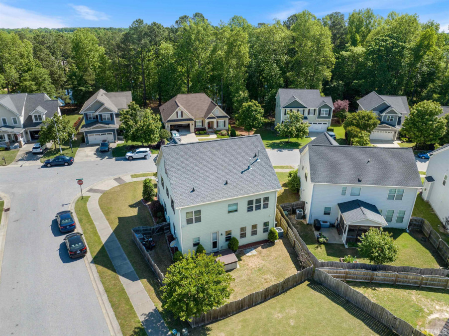 719 Shoals Lake Dr Fuquay Varina, NC 27526