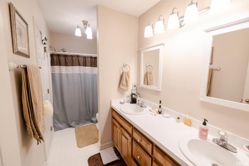 121 Biltmore Dr Clayton, NC 27520