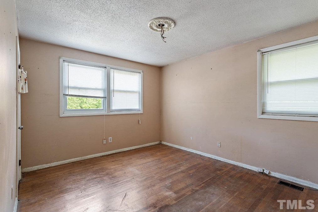 1917 Southgate Dr Raleigh, NC 27610