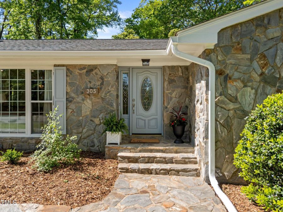 305 Clarendon Crescent Raleigh, NC 27610