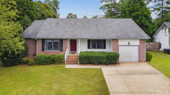 7461 Fairpoint Dr Fayetteville, NC 28314