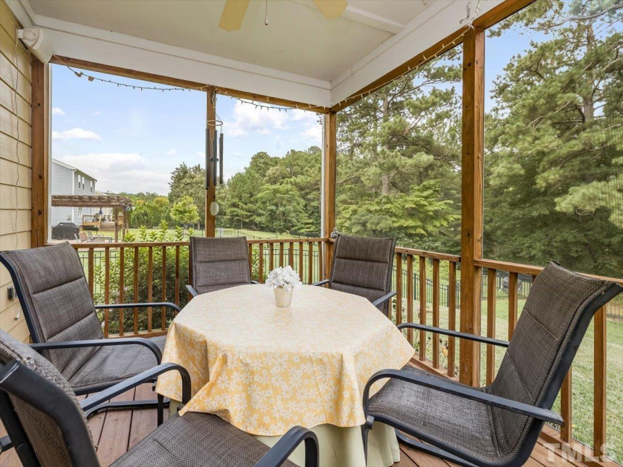 425 Field Glow Ln Apex, NC 27539