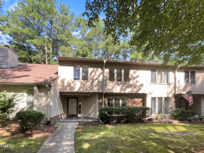 104 Mossbark Ln Chapel Hill, NC 27514