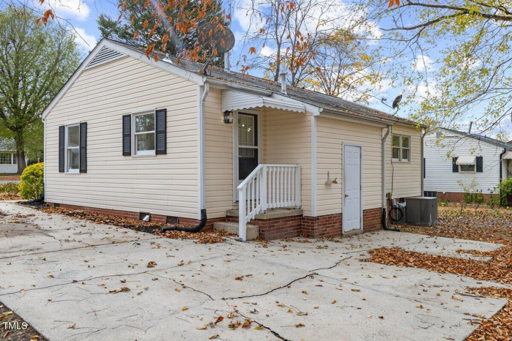 2322 Mckinney St Burlington, NC 27217