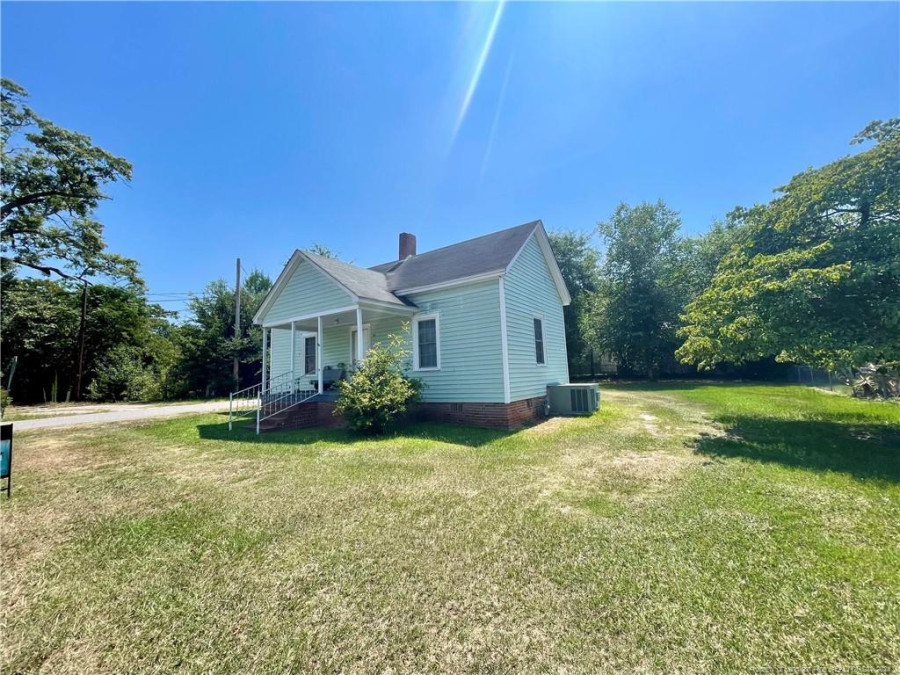 22 Third St Laurinburg, NC 28352