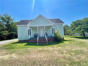 22 Third St Laurinburg, NC 28352