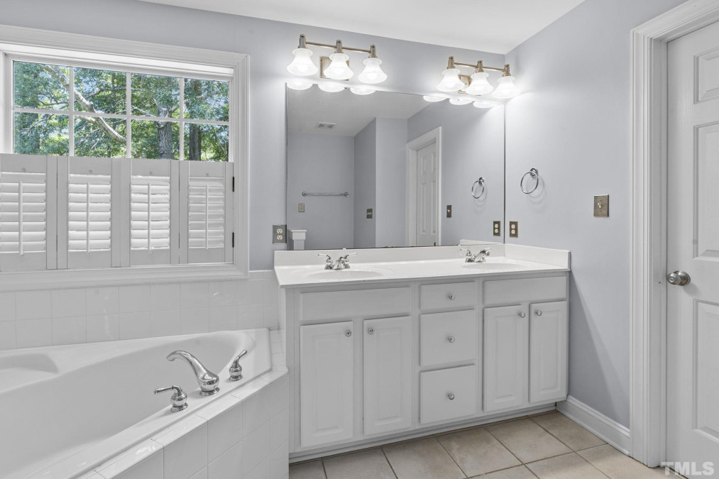 316 Sycamore Creek Dr, Holly Springs, NC 27540 Raleigh Realty