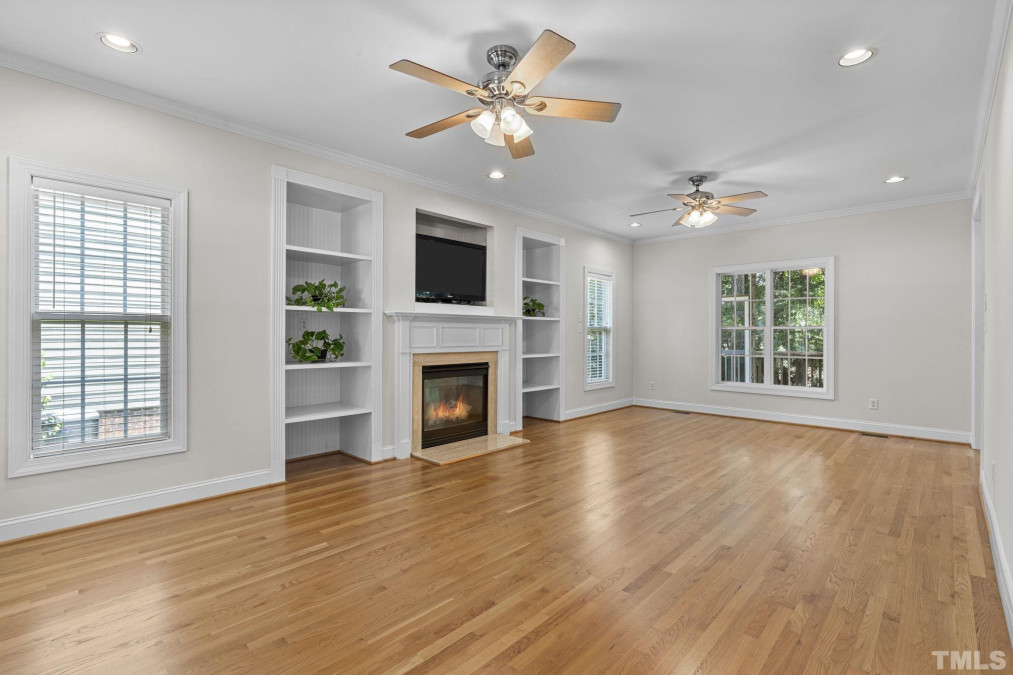 316 Sycamore Creek Dr, Holly Springs, NC 27540 Raleigh Realty