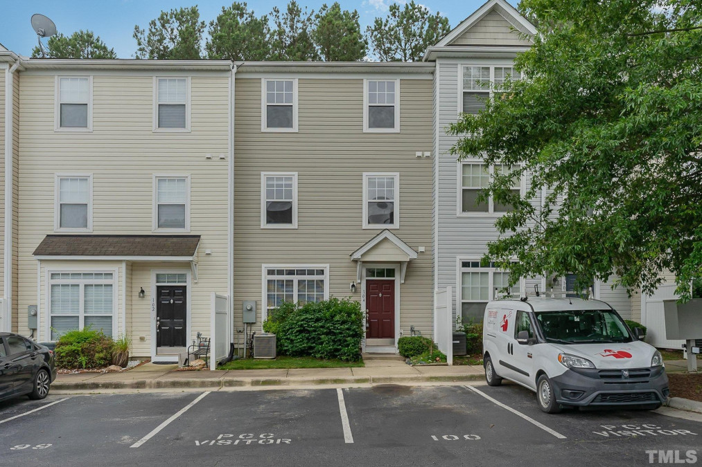 8621 Neuse Club Ln Raleigh, NC 27616