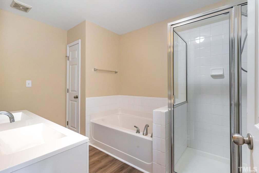 8621 Neuse Club Ln Raleigh, NC 27616