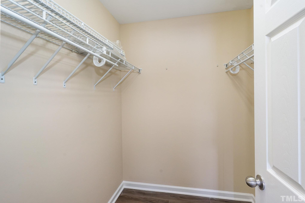 8621 Neuse Club Ln Raleigh, NC 27616