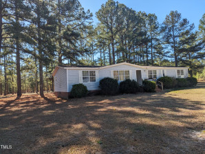 57 Everett St Spring Lake, NC 28390