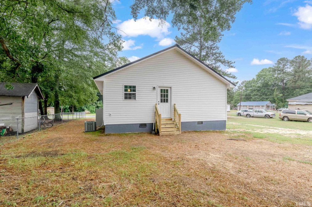 205 Allen St Four Oaks, NC 27524
