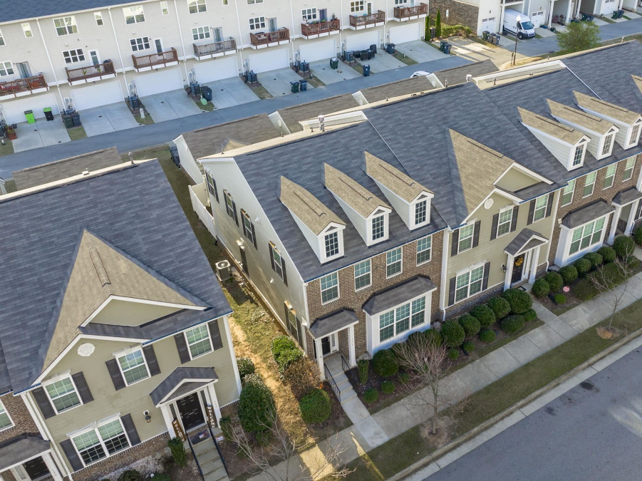 126 Spring Pine Ln Holly Springs, NC 27540