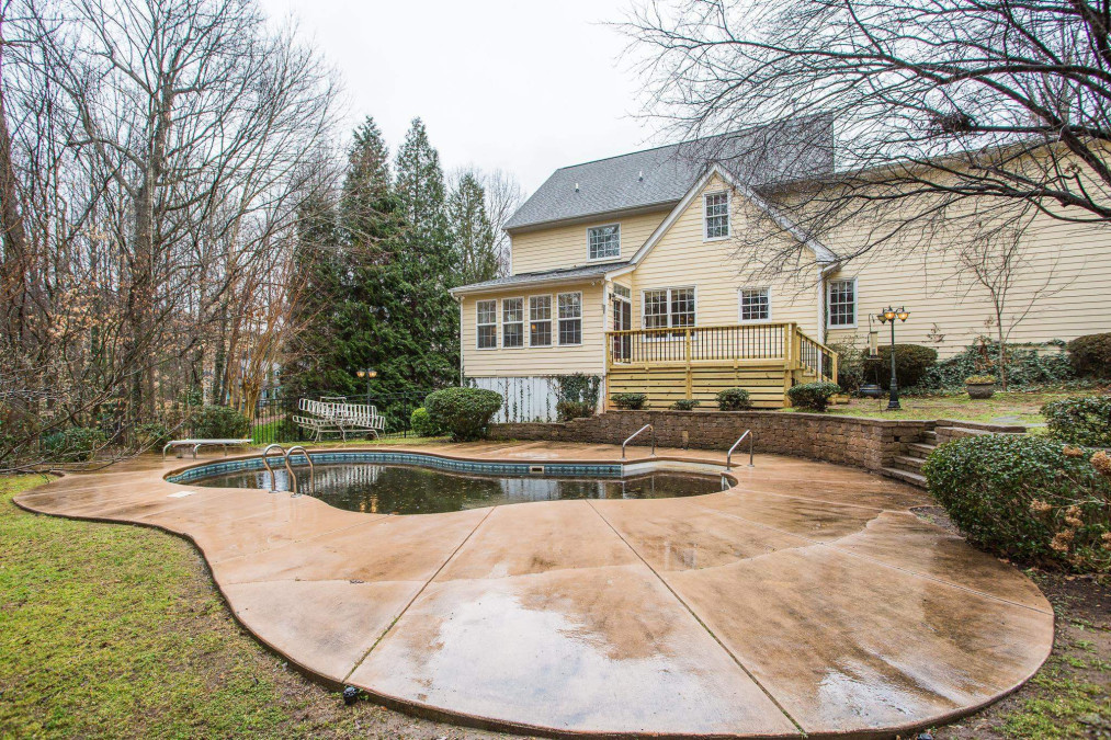 2100 Oakcrest Ct Raleigh, NC 27612