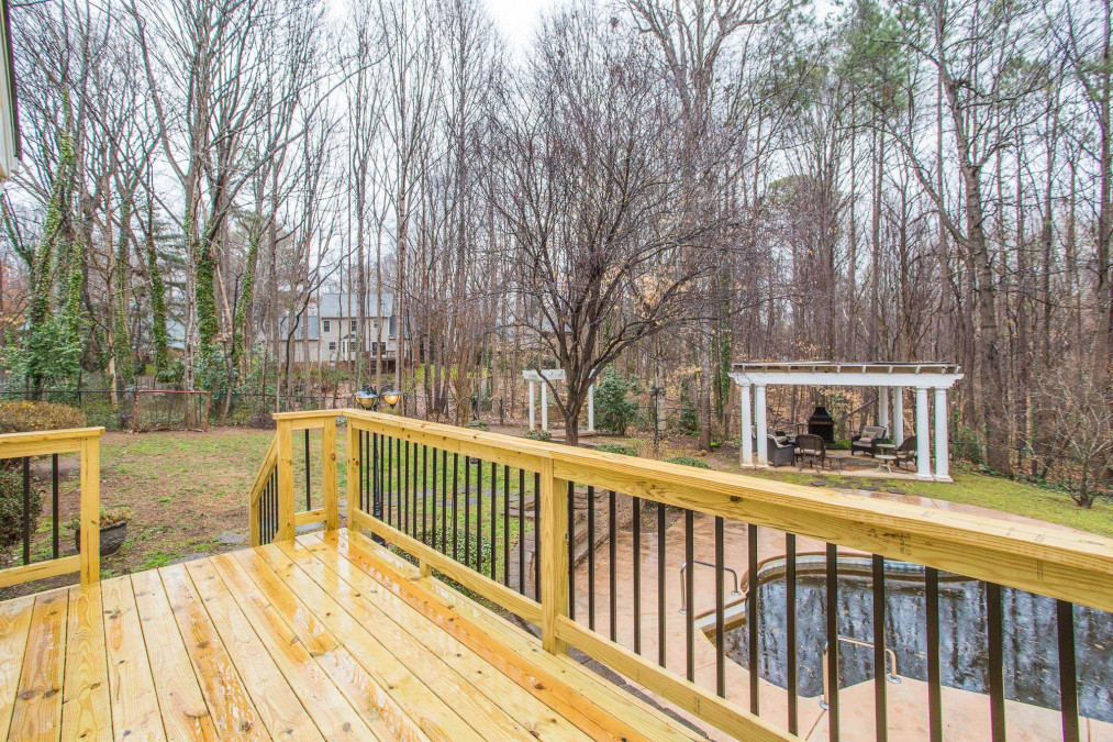2100 Oakcrest Ct Raleigh, NC 27612
