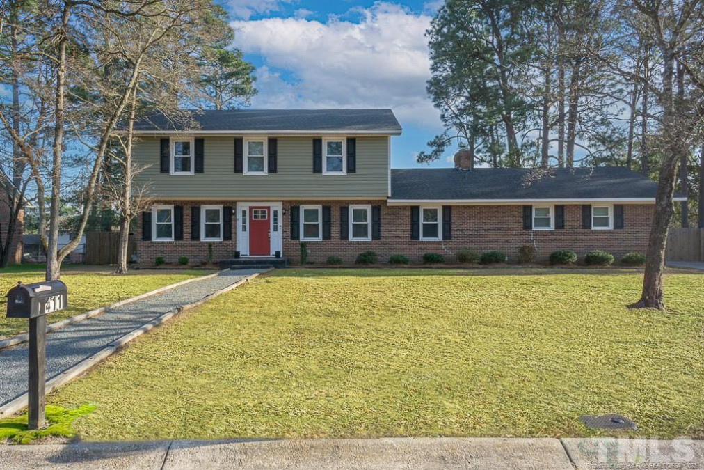 2411 Elmhurst Dr Fayetteville, NC 28304