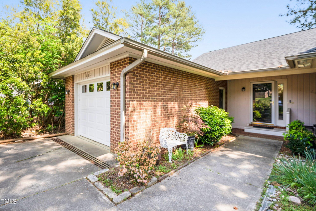 102 Lakeshore Dr, Durham, NC 27713 MLS 10026210