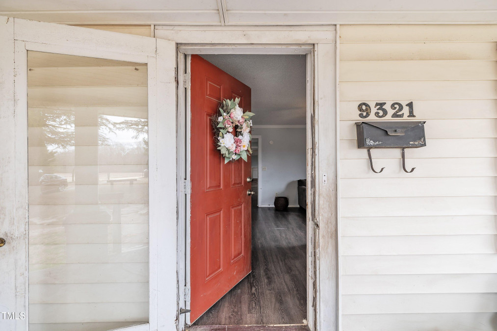 9321 Stephenson Adams Ln Willow Springs, NC 27592