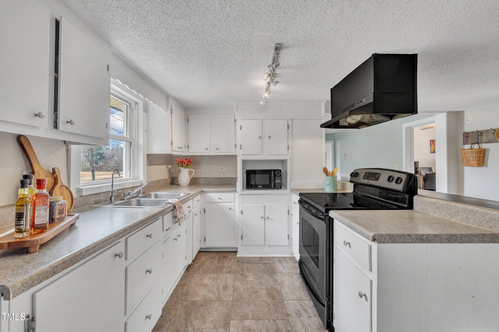 9321 Stephenson Adams Ln Willow Springs, NC 27592