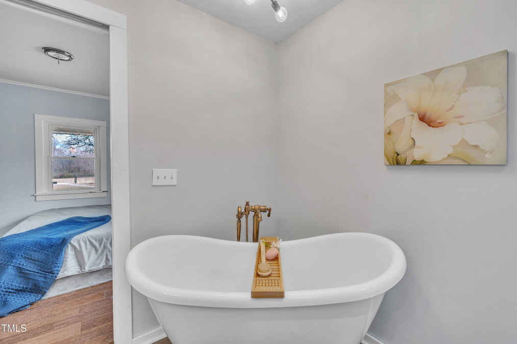 9321 Stephenson Adams Ln Willow Springs, NC 27592