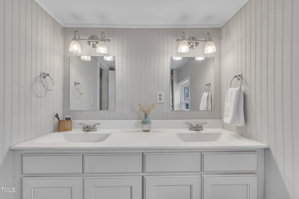9321 Stephenson Adams Ln Willow Springs, NC 27592