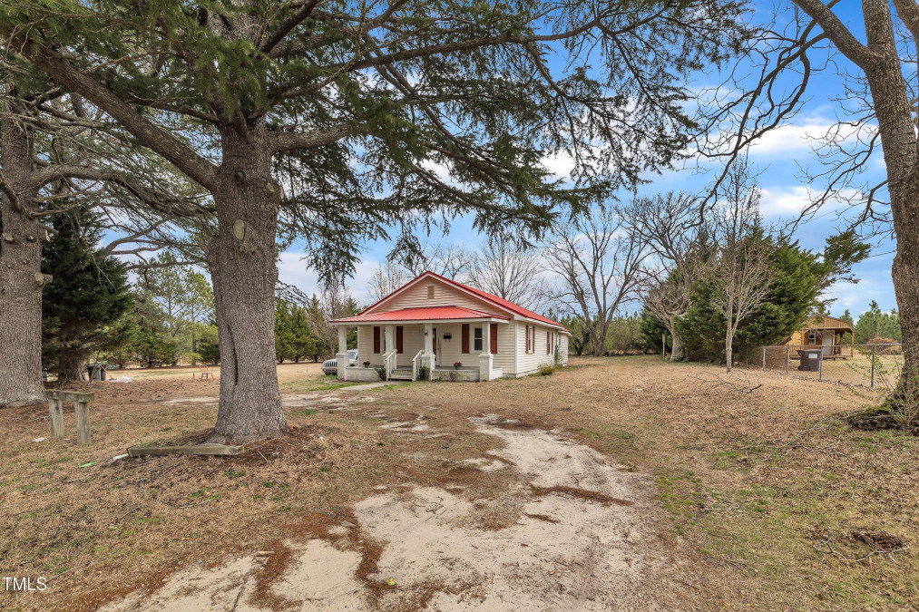 9321 Stephenson Adams Ln Willow Springs, NC 27592