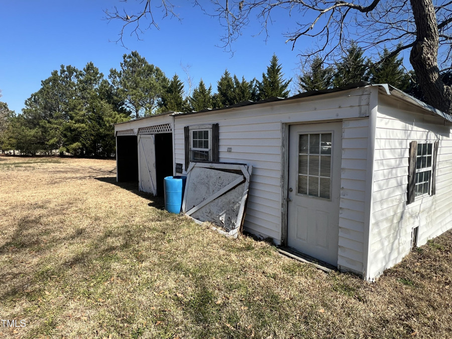 9321 Stephenson Adams Ln Willow Springs, NC 27592