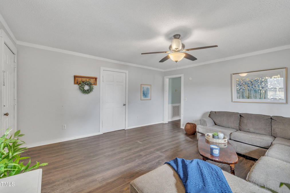 9321 Stephenson Adams Ln Willow Springs, NC 27592