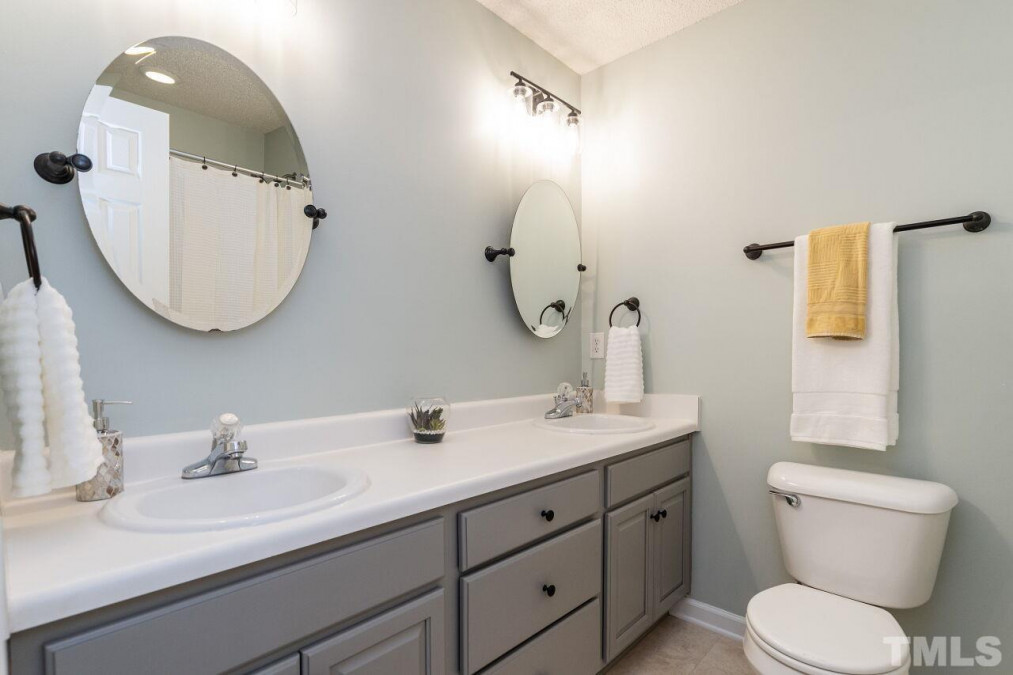 1429 Stone Arch Dr Fuquay Varina, NC 27526